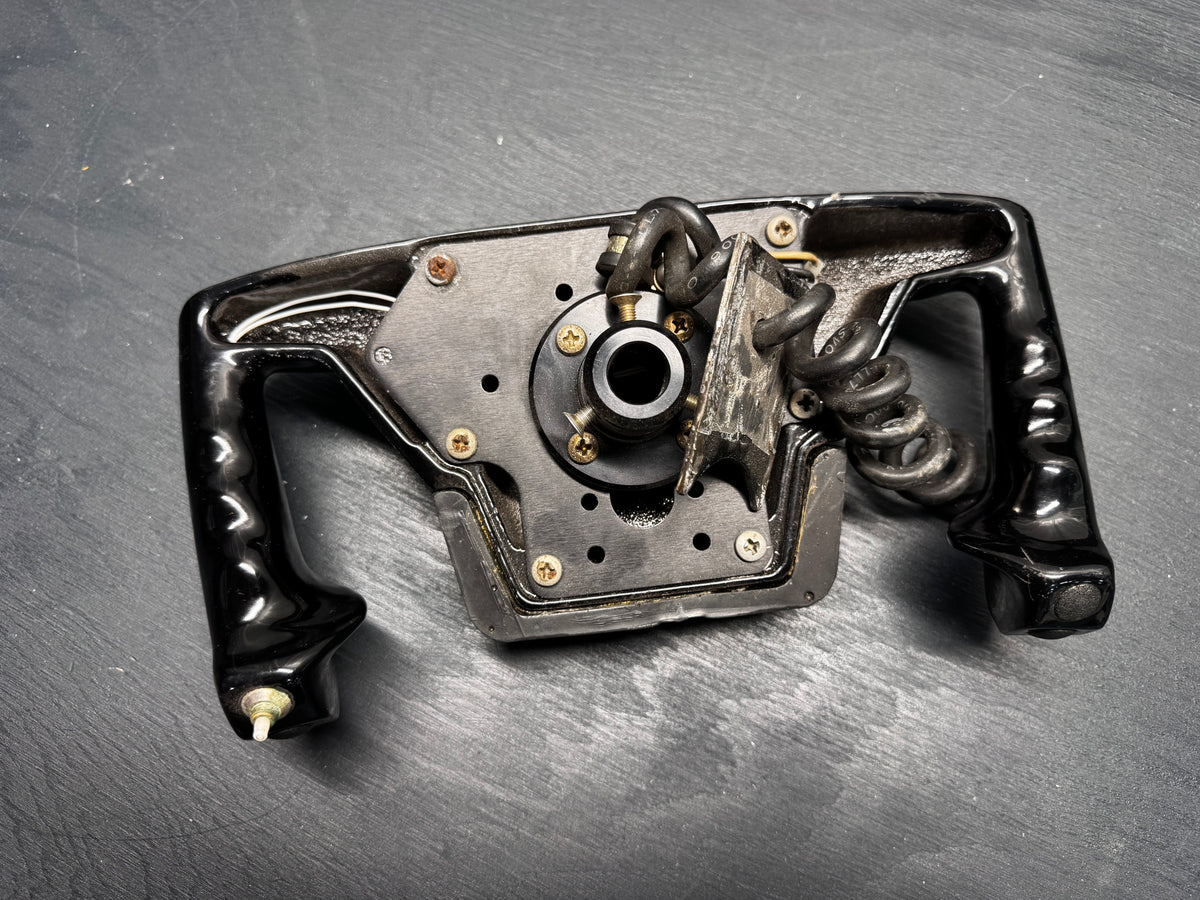 Cessna 182 Yoke — Pilot Side