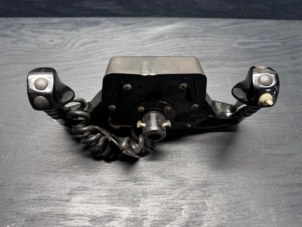 Cessna 182 Yoke — Pilot Side
