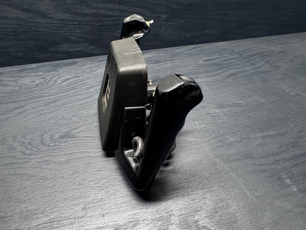 Cessna 182 Yoke — Pilot Side