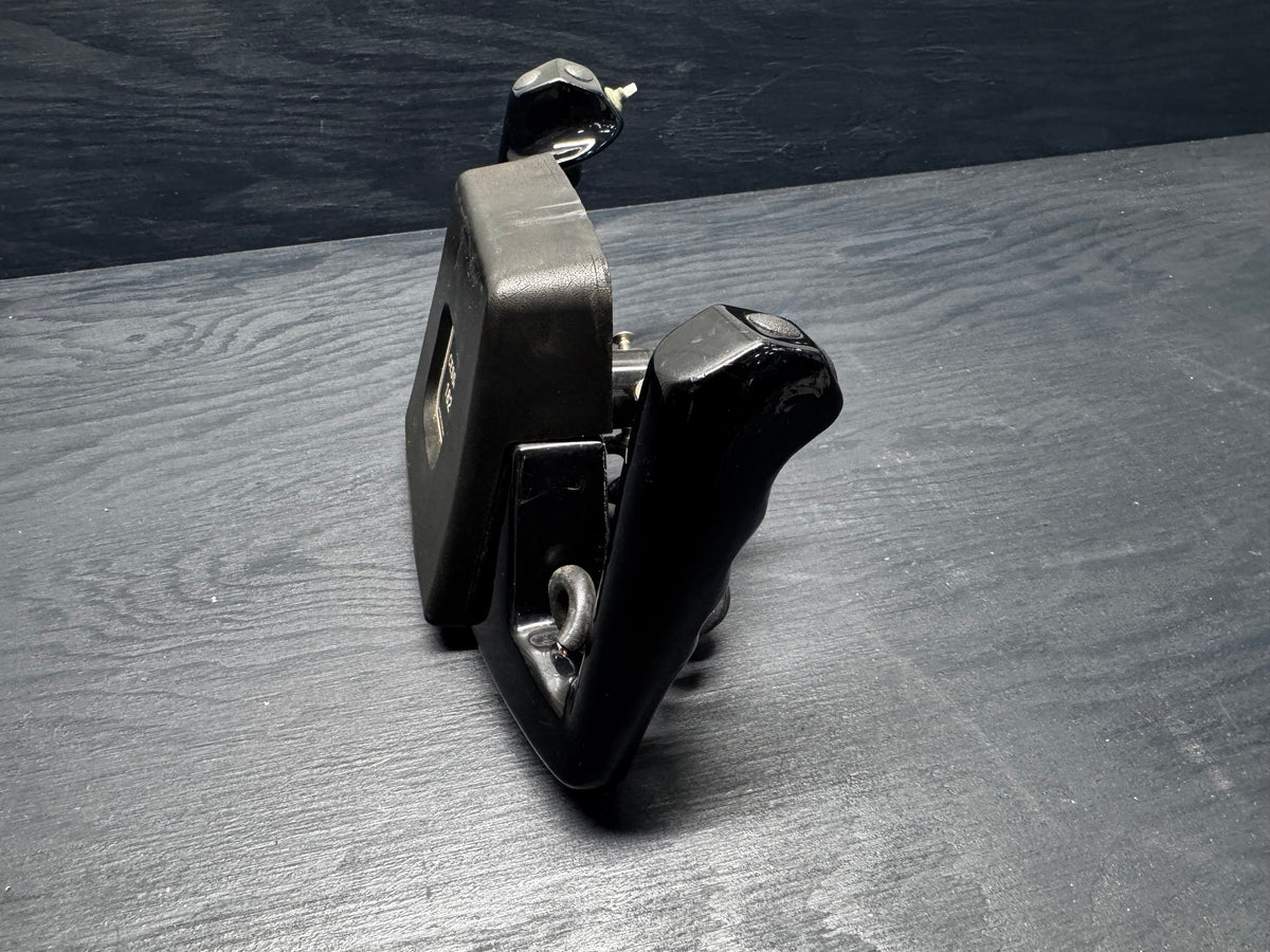 Cessna 182 Yoke — Pilot Side