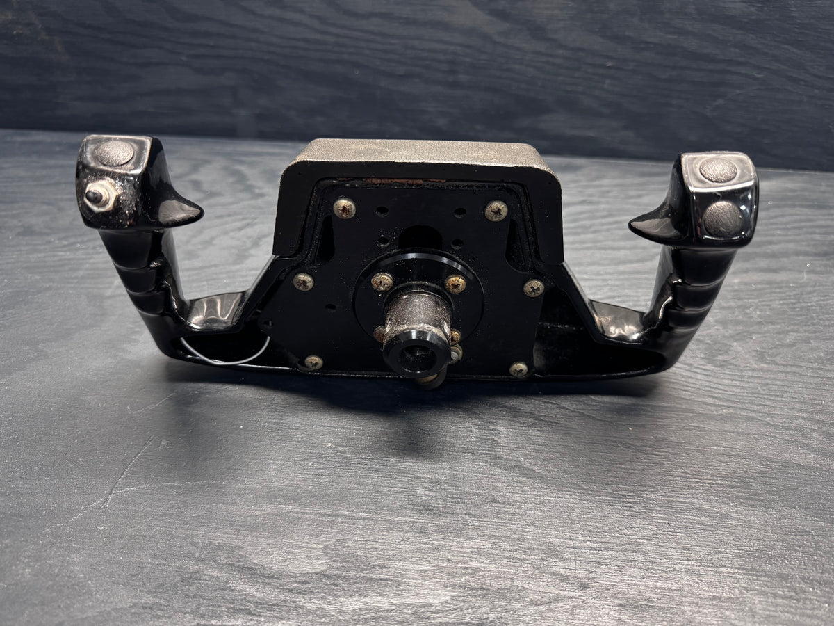 Cessna 182 passenger yoke