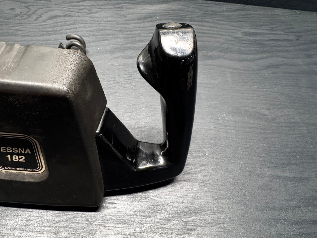 Cessna 182 Yoke — Pilot Side