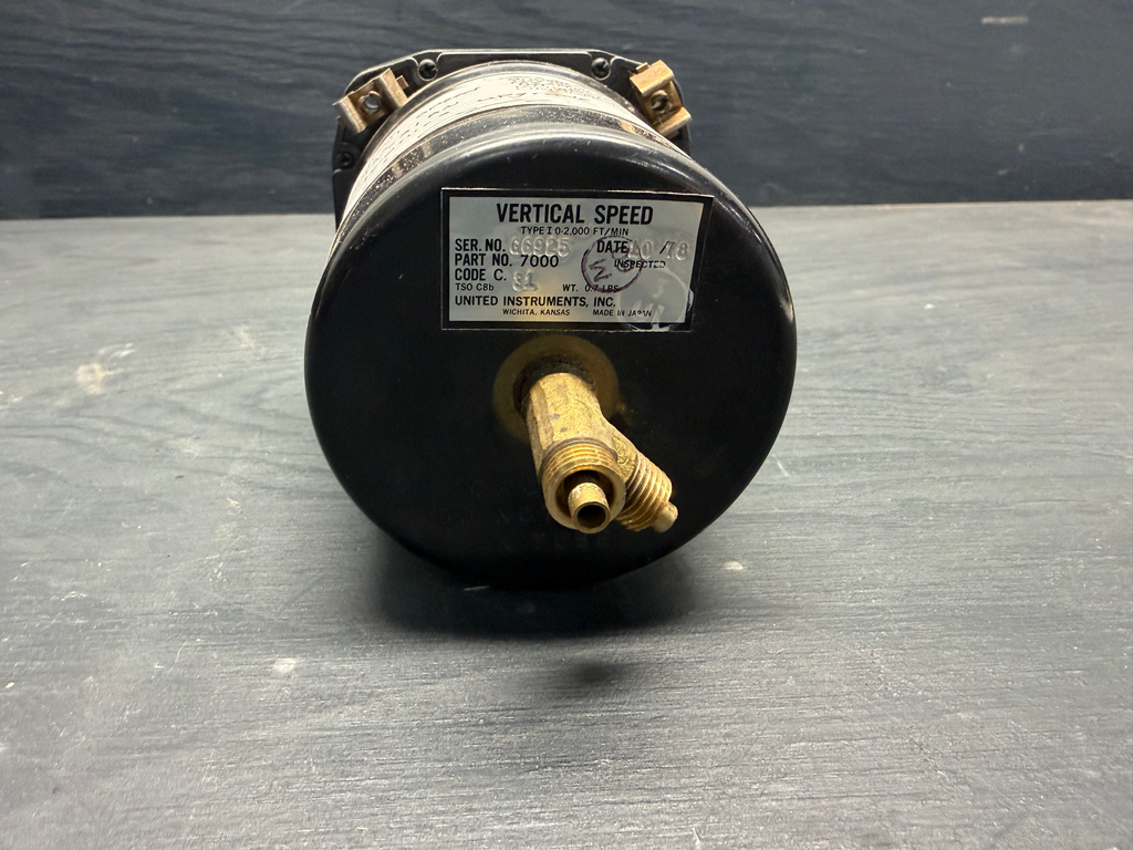 United Instruments Vertical Speed Indicator (VSI) (P/N 7000, S/N 66925, Type I)