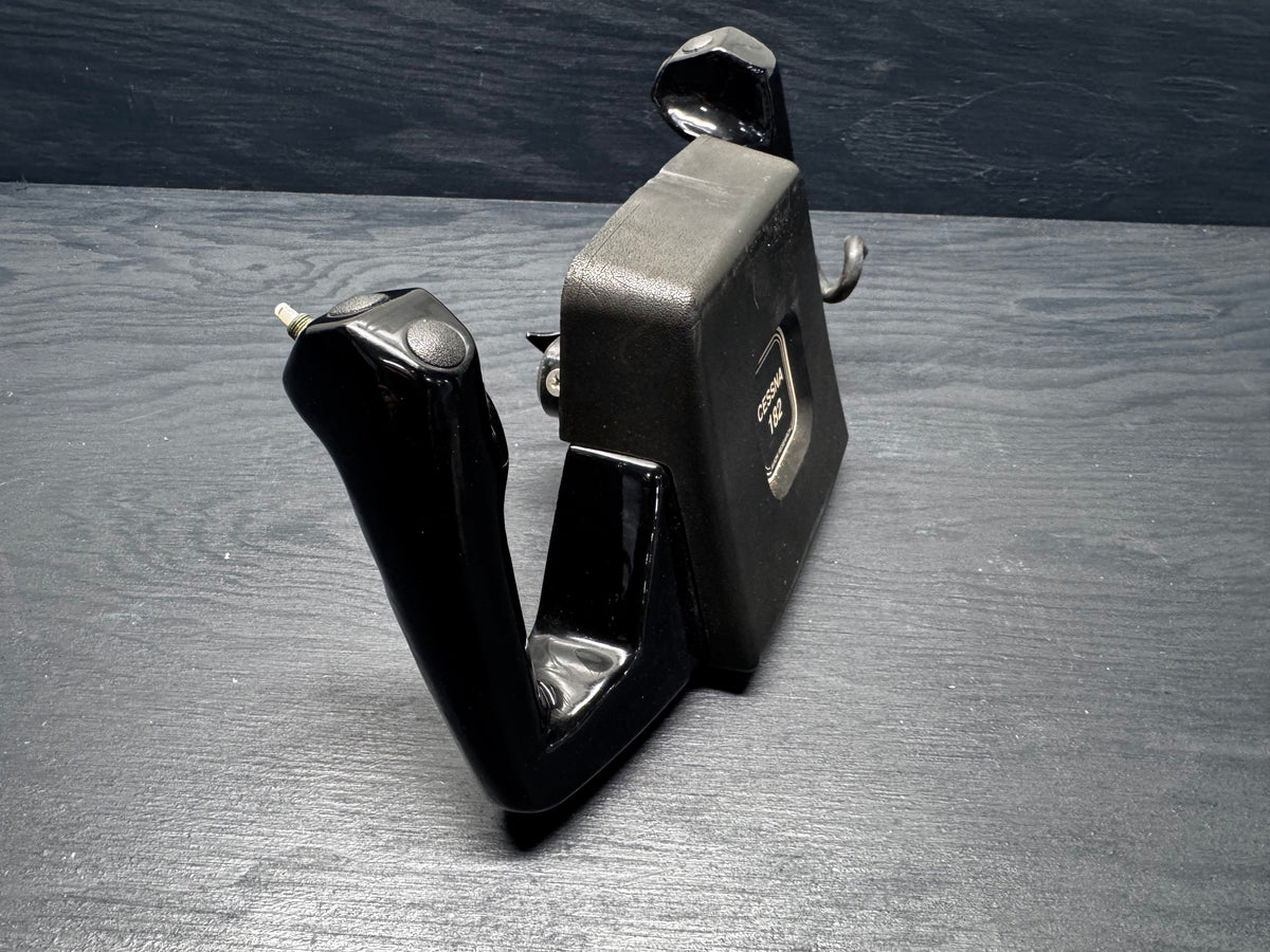 Cessna 182 Yoke — Pilot Side