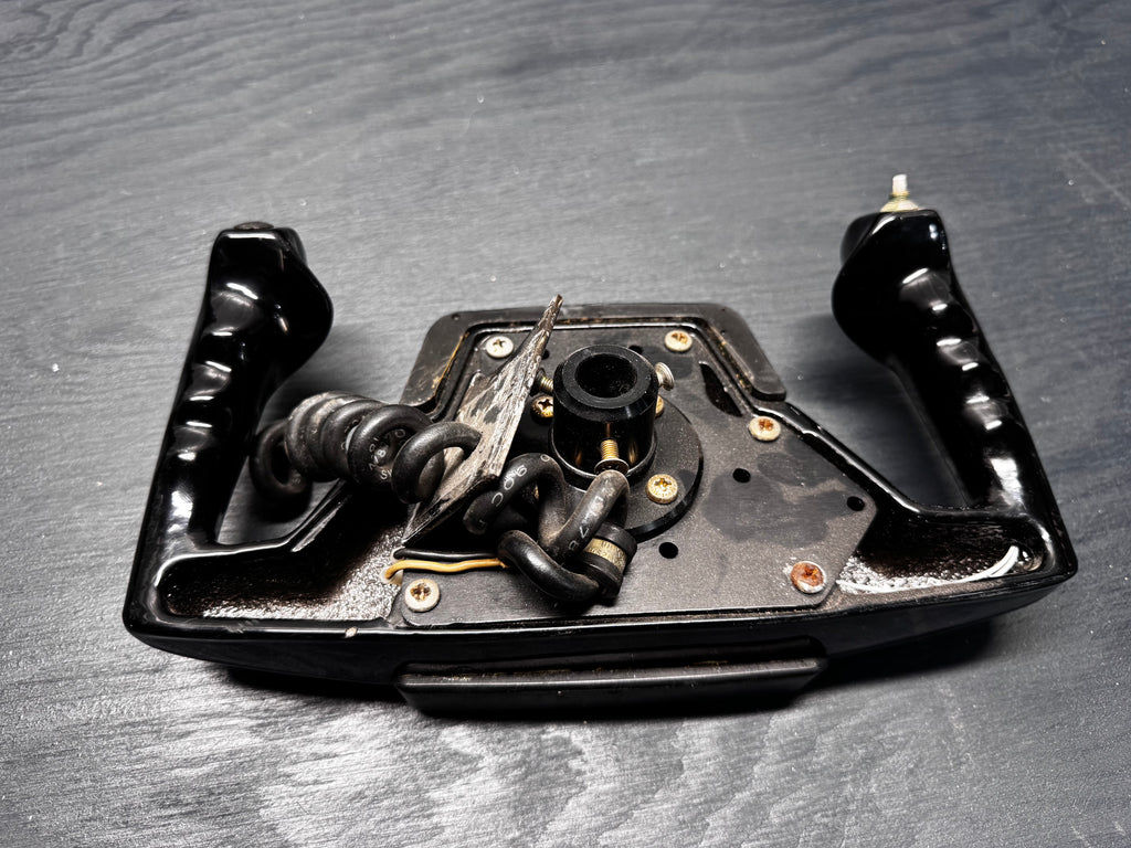 Cessna 182 Yoke — Pilot Side