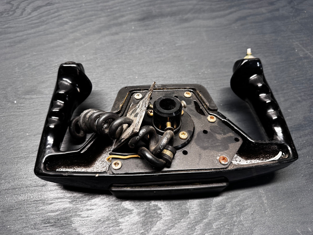 Cessna 182 Yoke — Pilot Side