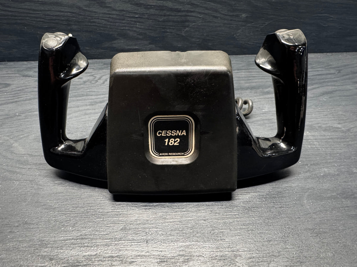 Cessna 182 Yoke — Pilot Side