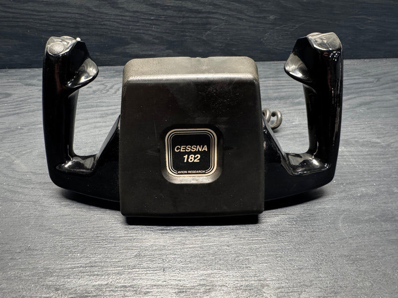 Cessna 182 Yoke — Pilot Side